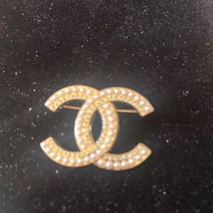 CHANEL pin Gold tone with crystals and Pearls Accent